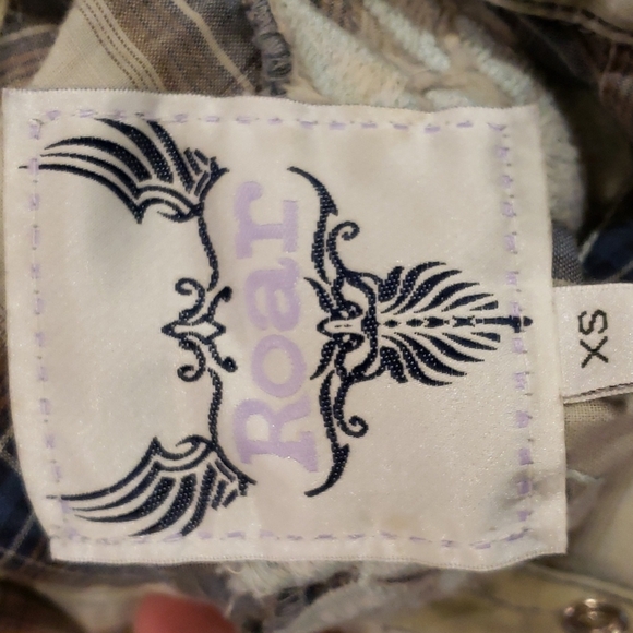 Roar angel wing embroidered  shirt tan grey plaid - Picture 5 of 7